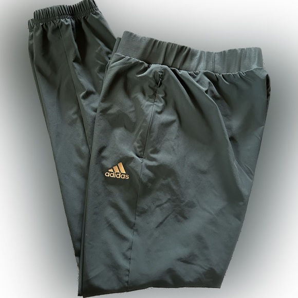 adidas Pants - Adidas women’s Small army green pants.
